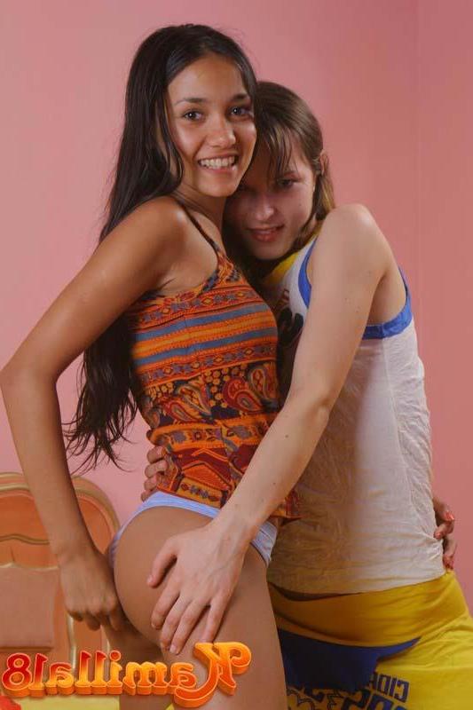 15P Two cuties really love to be together