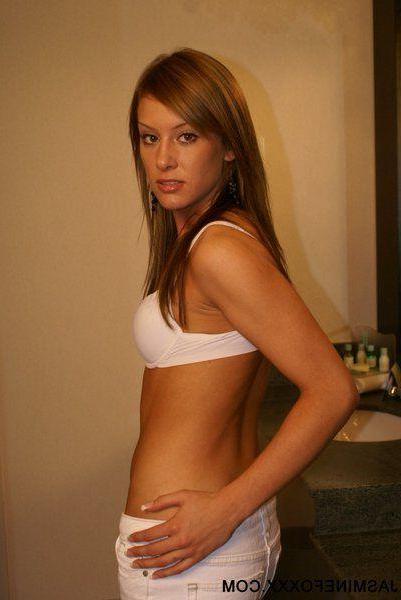 15P Pictures of teen babe Jasmine Foxxx being naughty at home