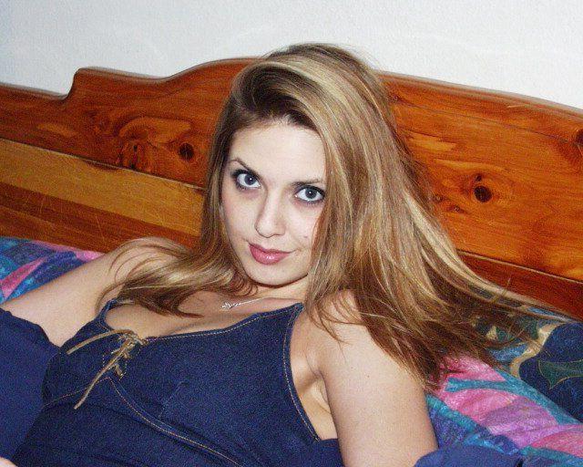 20P Pictures of teen Jennie Loves Sex spreading her legs for a hard fuck