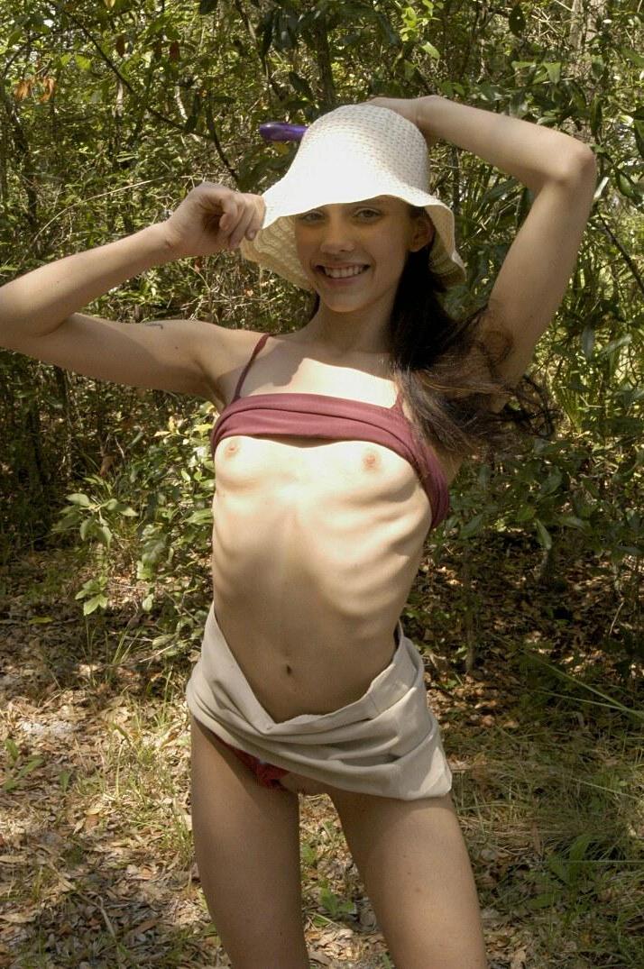 16P Pictures of teen amateur Jenny Heart fucking herself in the woods