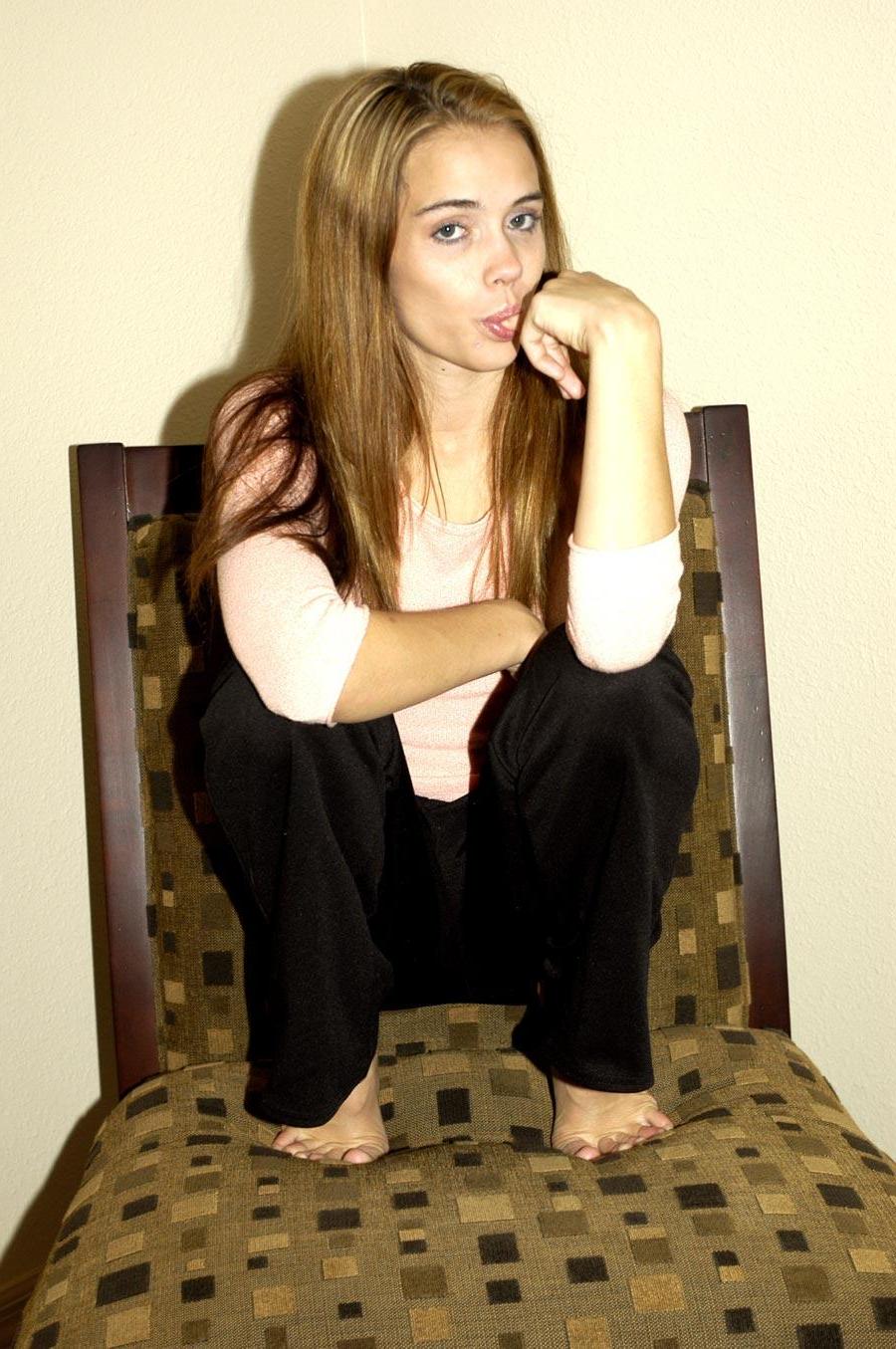 16P Pictures of Jenny Heart ready to fuck on a chair