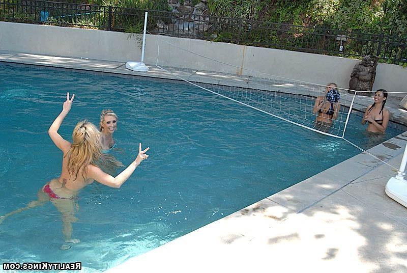20P Pictures of Nikki, Jessica and Marlie fucking Nikole