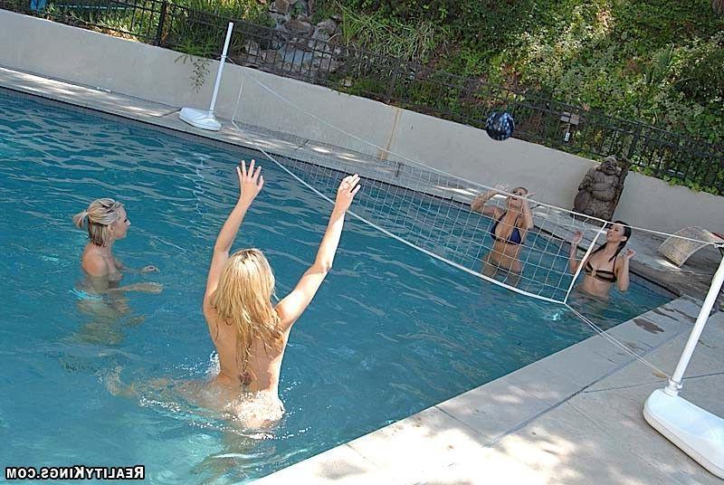 20P Pictures of Nikki, Jessica and Marlie fucking Nikole