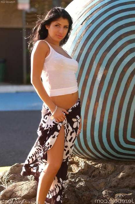 16P Jezebele poses in a public park