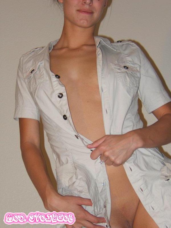 15P Pictures of Jody Love exposing her tits and pussy