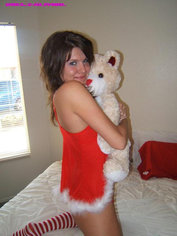 15P Pictures of Jody Love as Santa\'s hot helper