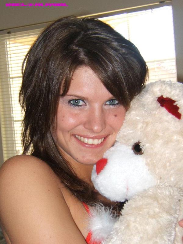 15P Pictures of Jody Love as Santa\'s hot helper