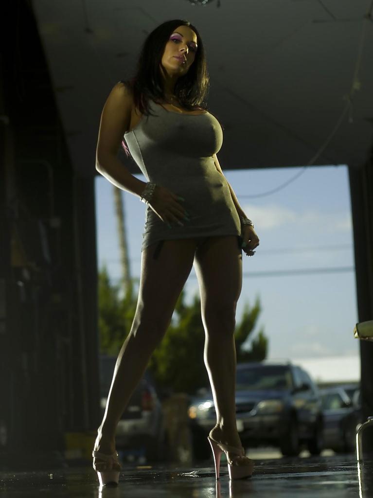 16P Latina MILF Sienna West revealing her boobacious tatas and shaved twat