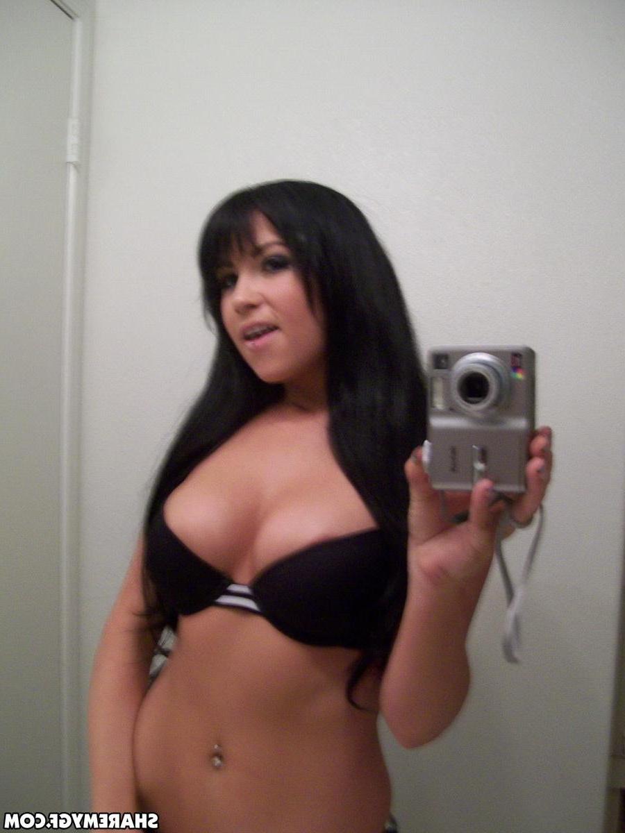 20P Hot brunette GF shares some sexy selfies she took