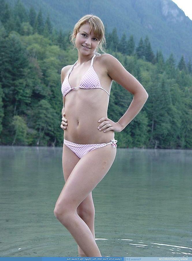 20P Pictures of Josie Model flashing from behind her bikini