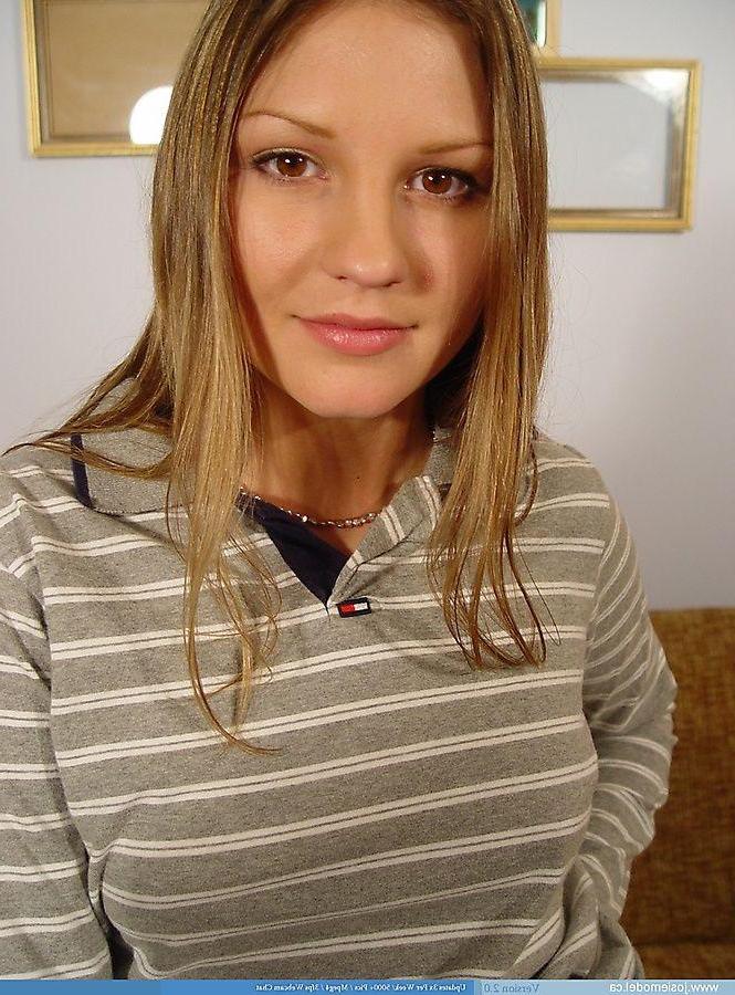 20P Pictures of Josie Model stripping on her couch