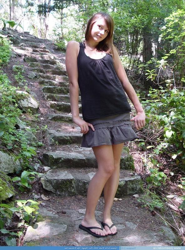 20P Pictures of Josie Model flashing from behind her bikini