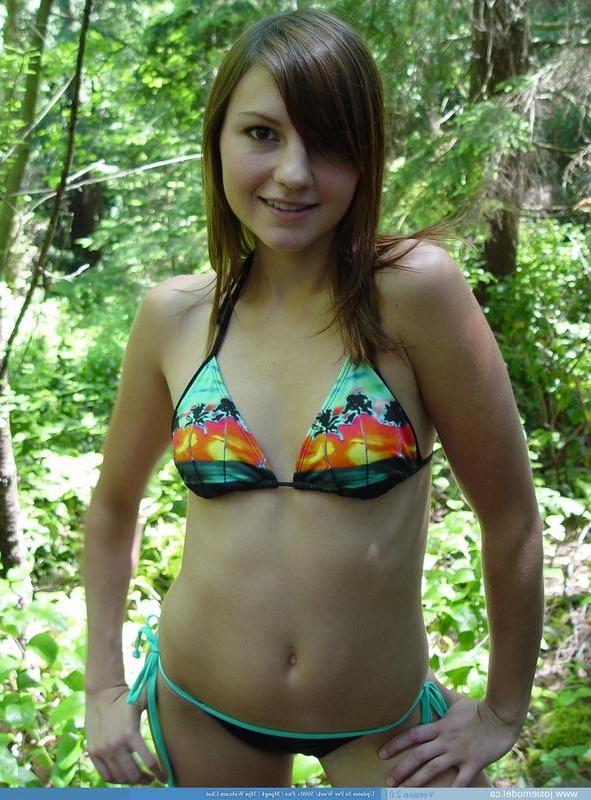 20P Pictures of Josie Model flashing from behind her bikini