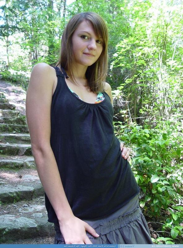 20P Pictures of Josie Model flashing from behind her bikini