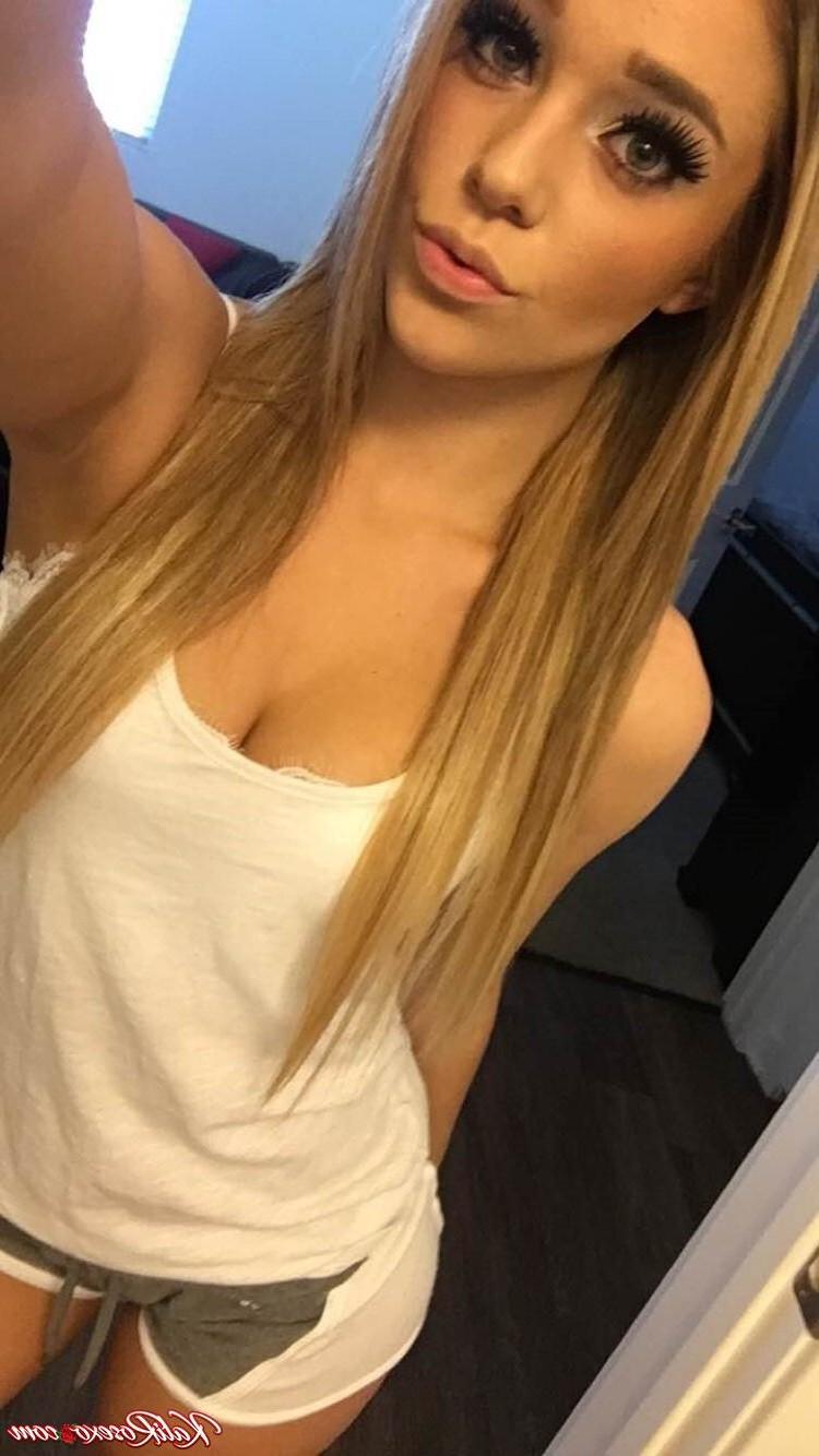 12P Blonde hottie Kali Rose takes various selfies for you