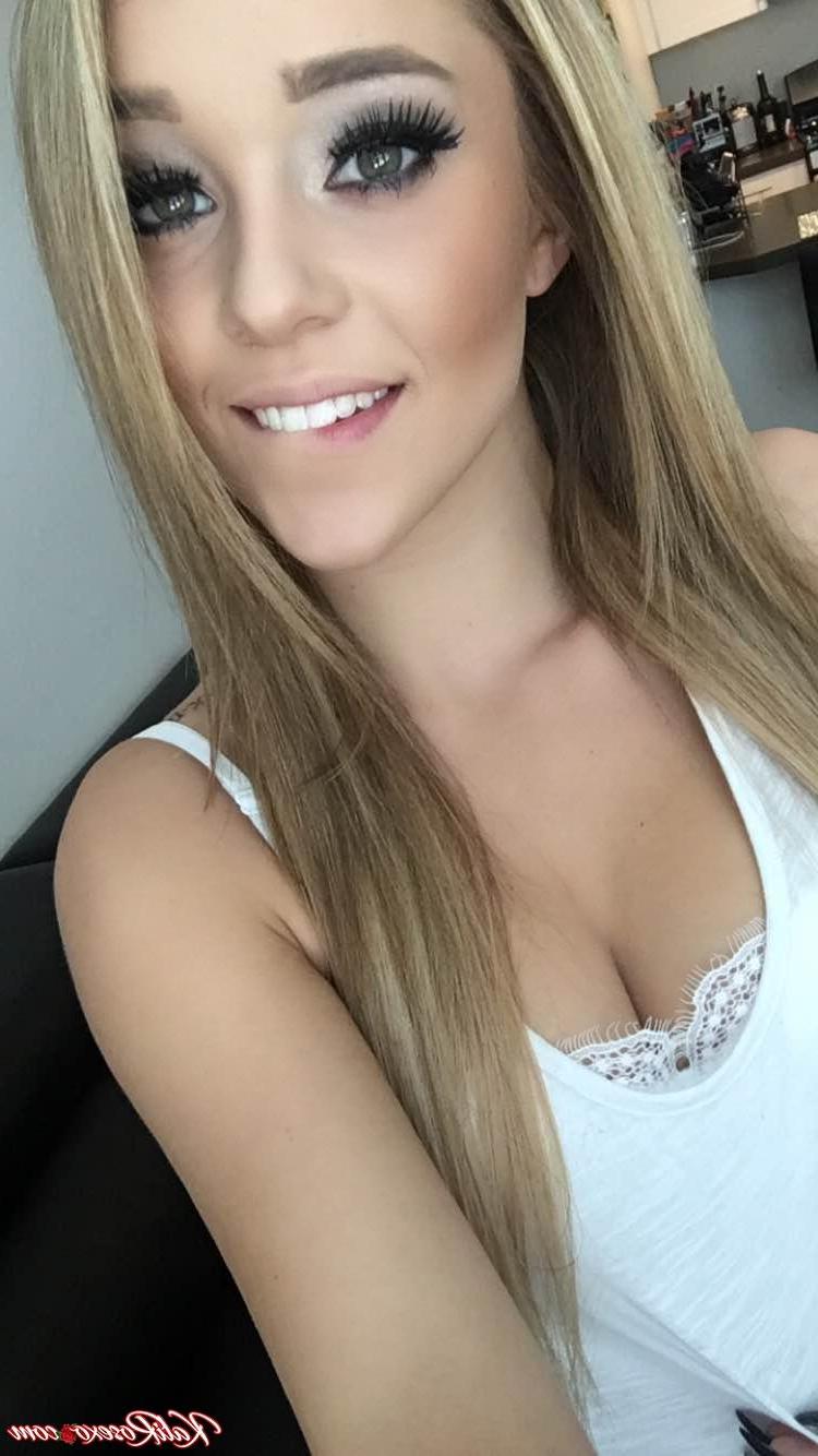 12P Blonde hottie Kali Rose takes various selfies for you