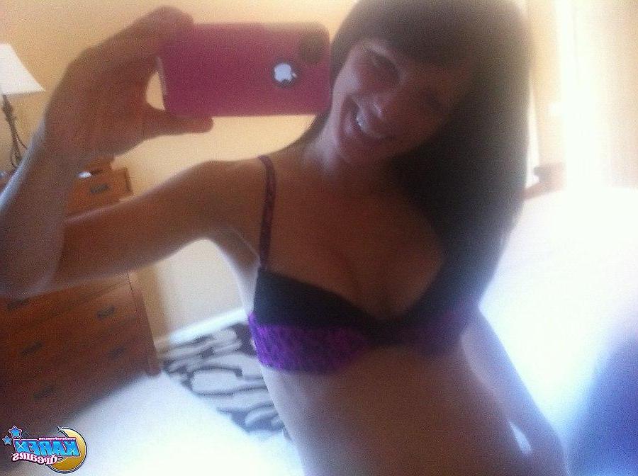 20P Pictures of Karen Dreams taking sexy selfpics in her bedroom