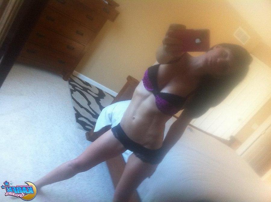 20P Pictures of Karen Dreams taking sexy selfpics in her bedroom