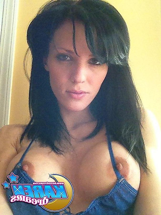 20P Pictures of Karen Dreams taking sexy pics of herself