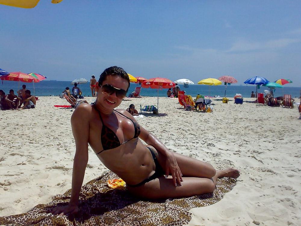 25P Shemale on the Beach