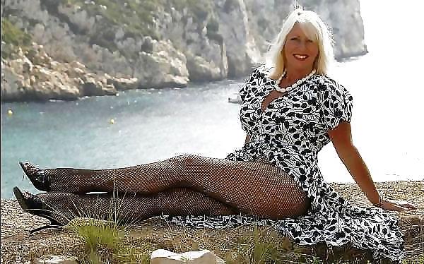 25P Matures in pantyhose 4