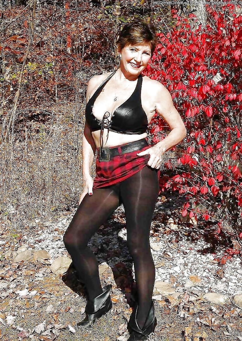 25P Matures in pantyhose 4