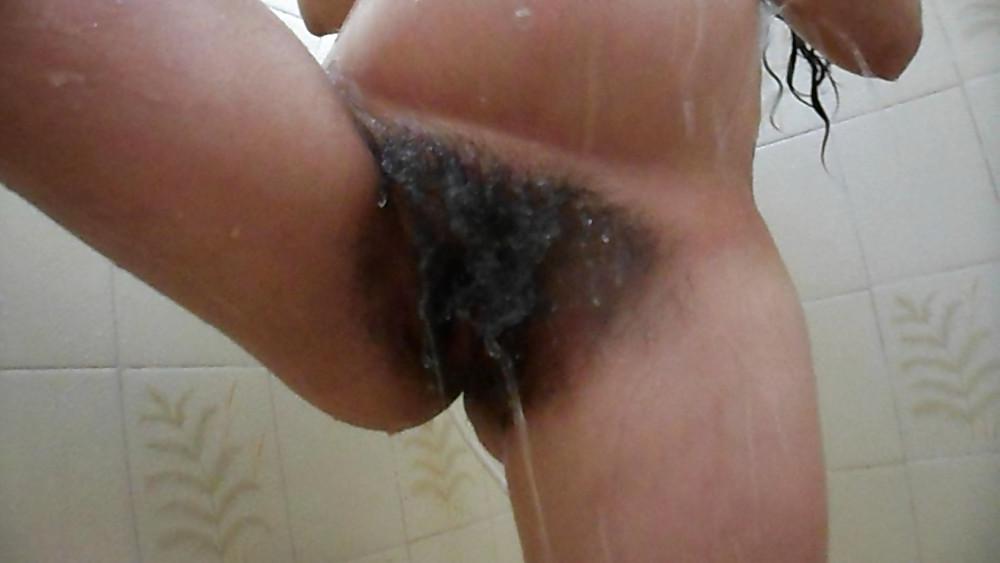 25P Wife pregnant big hairy pussy in the shower