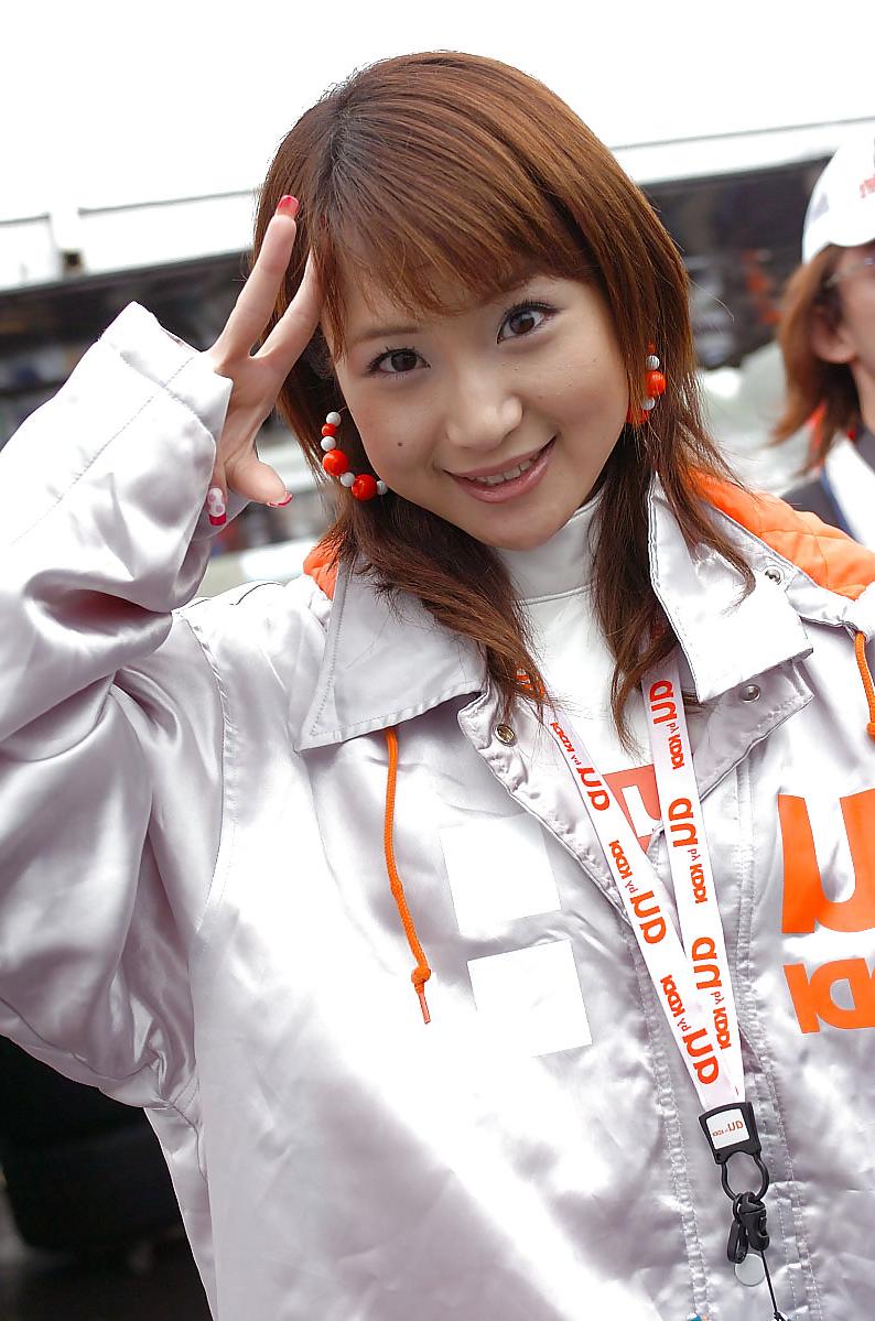25P Japanese Race Queens-On The Track (3)