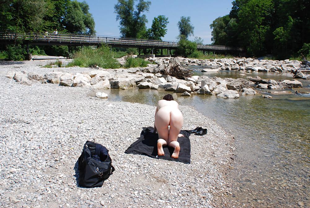 22P Nackt am Fluss , nude at the river