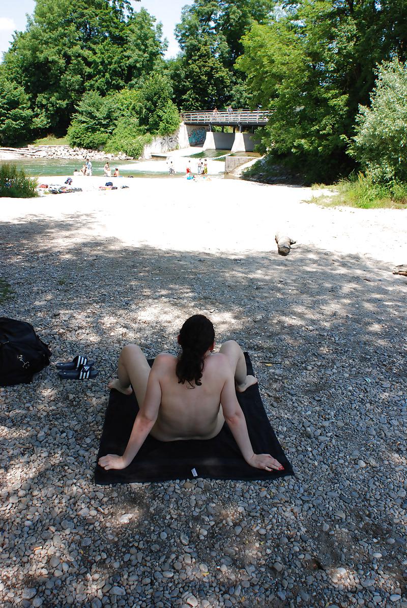 22P Nackt am Fluss , nude at the river