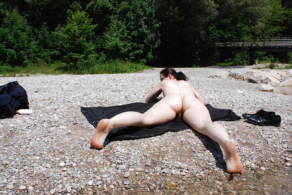 22P Nackt am Fluss , nude at the river