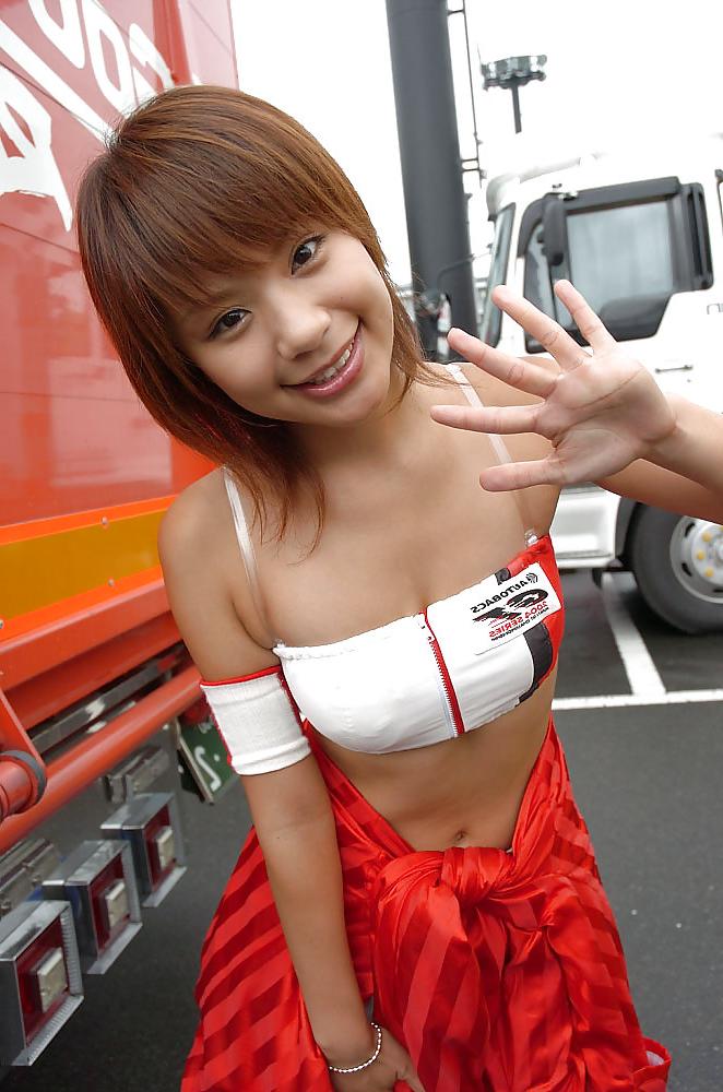 25P Japanese Race Queens-On The Track (2)
