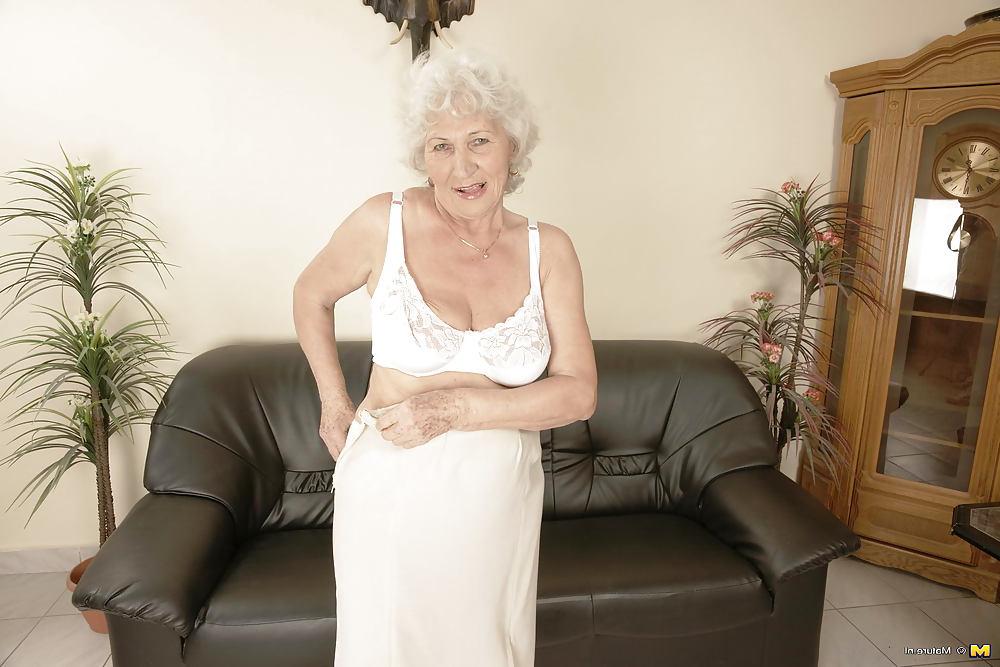 25P The best ass-granny norma 