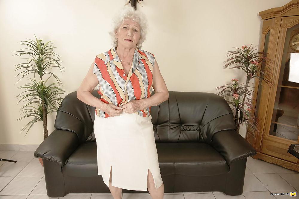 25P The best ass-granny norma 