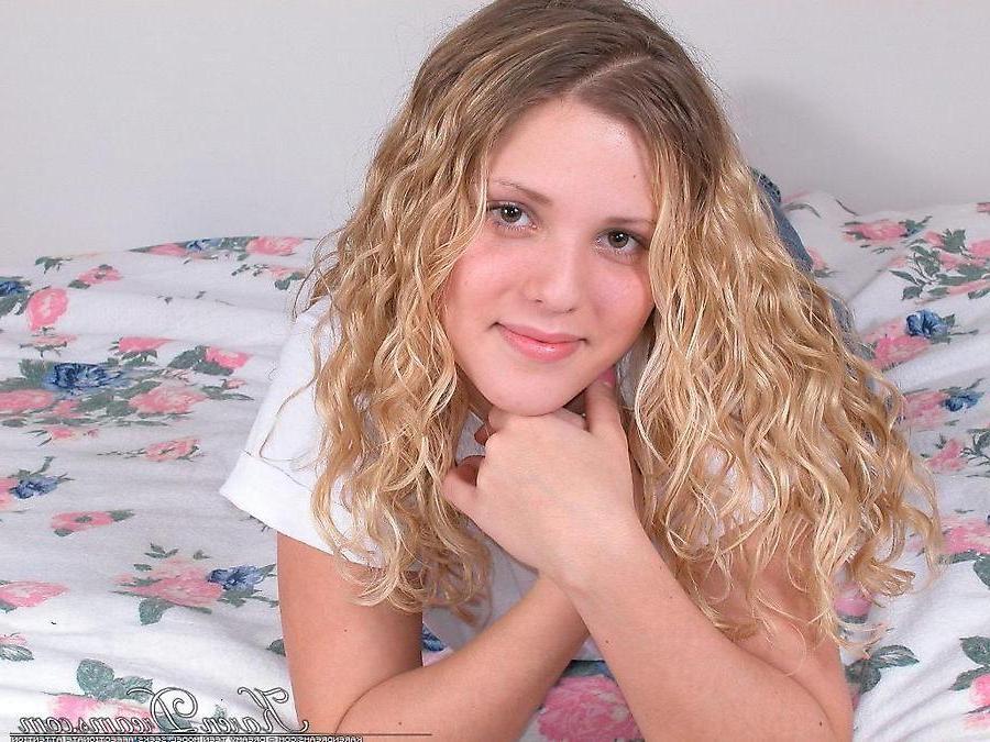20P Pictures of teen Karen Dreams being cute in her panties