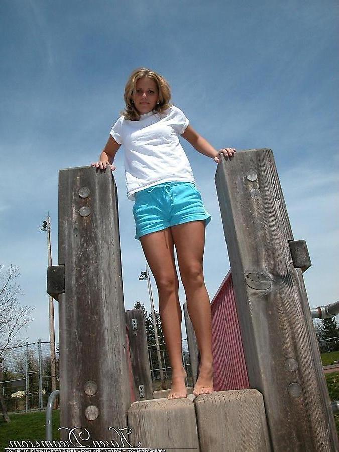 20P Pictures of Karen Dreams teasing at a park