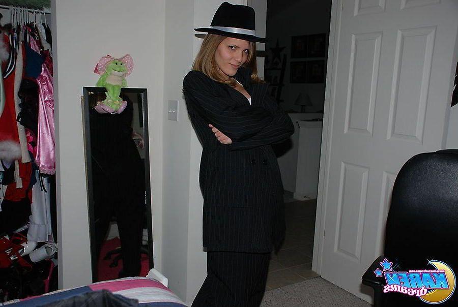 20P Pictures of teen cutie Karen Dreams being goofy at home