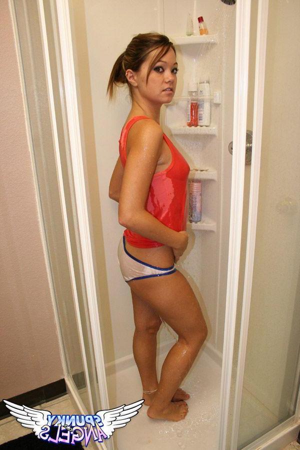 20P Pictures of teen model Kasey getting her panties wet