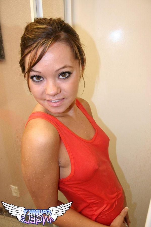 20P Pictures of teen model Kasey getting her panties wet