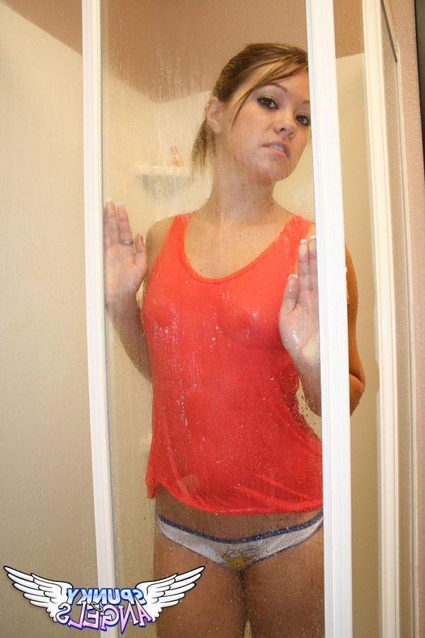 20P Pictures of teen model Kasey getting her panties wet