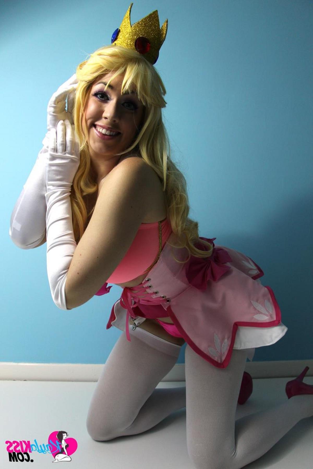 15P Hot teen Kayla Kiss cosplays as Princess Peach