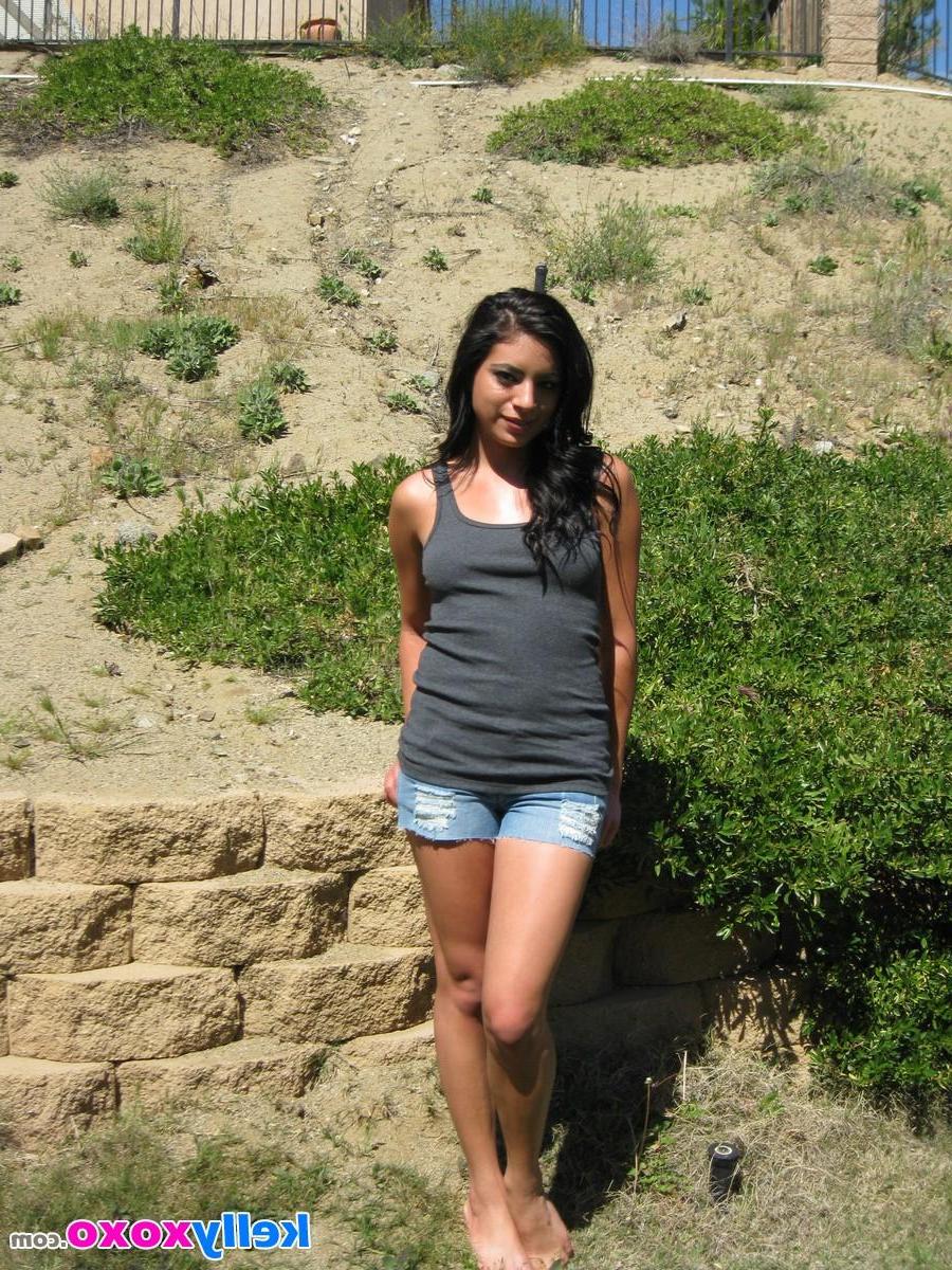 16P Kelly XoXo slides down her white panties and jean shorts outside