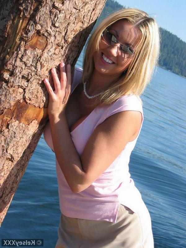 20P Pictures of teen Kelsey XXX showing you up her skirt outside