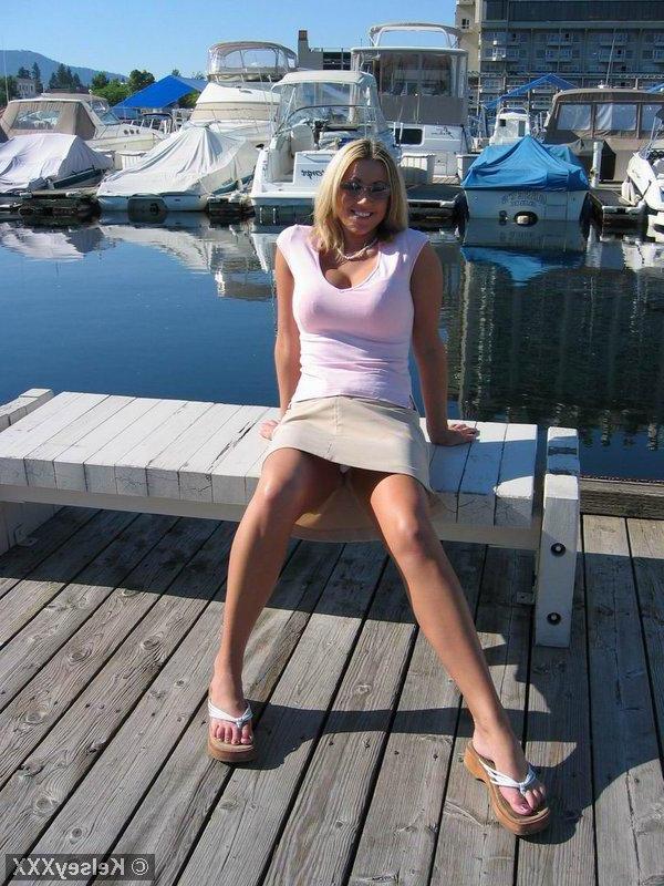 20P Pictures of teen Kelsey XXX showing you up her skirt outside