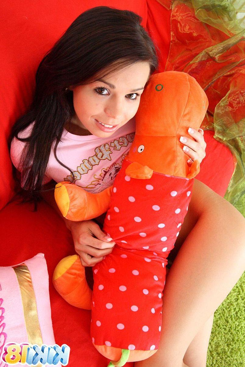 15P Pictures of Kiki 18 getting naughty on the couch