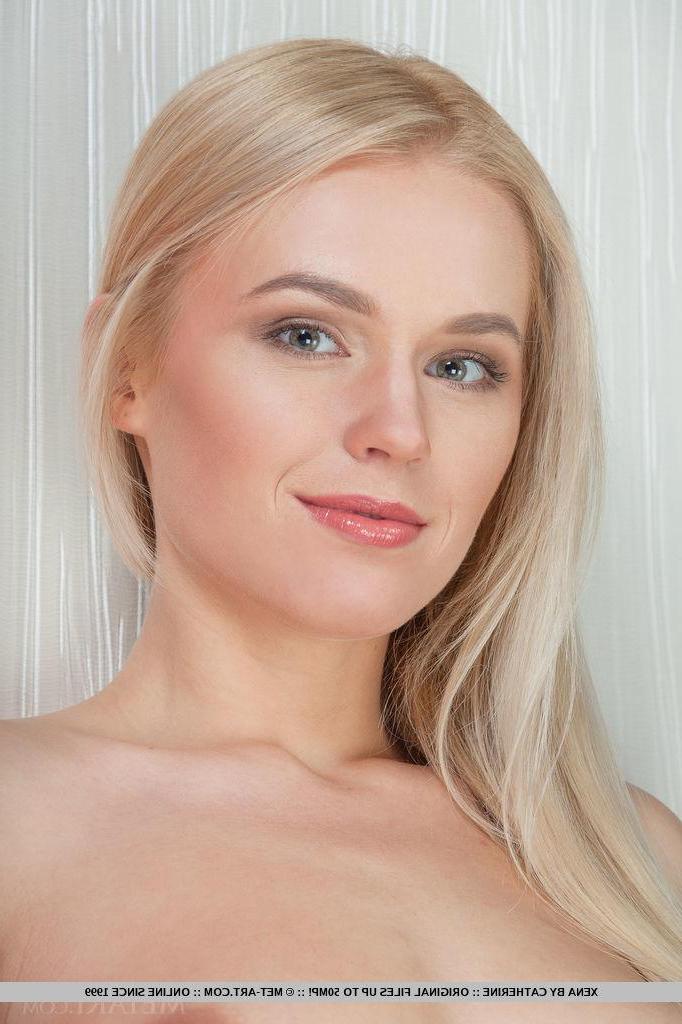 18P Stunning blonde Kimberly B shows you every bit of her amazing body