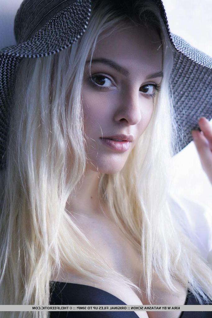 16P Stunning blonde Kira W shows you her gorgeous nude body in black lingerie