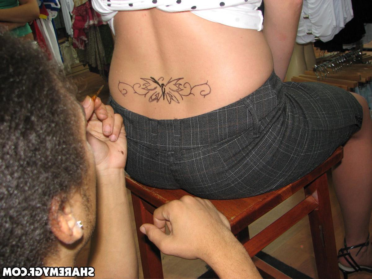 20P Hot coeds take some pictures while getting ink