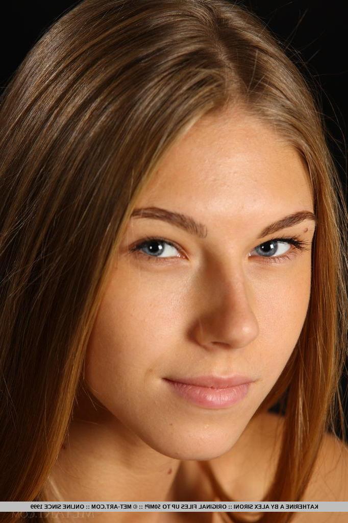 18P Gorgeous teen Katherine strips naked just for you