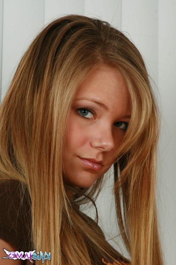 15P Pictures of teen cutie Kylie James teasing at home